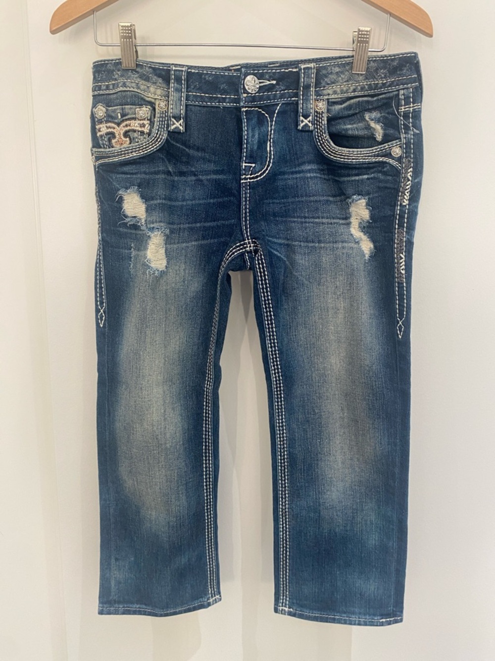 NWOT. Rock Revival ‘Alexia’ Crop Jeans. 
Size 28. See Measurement Notes.